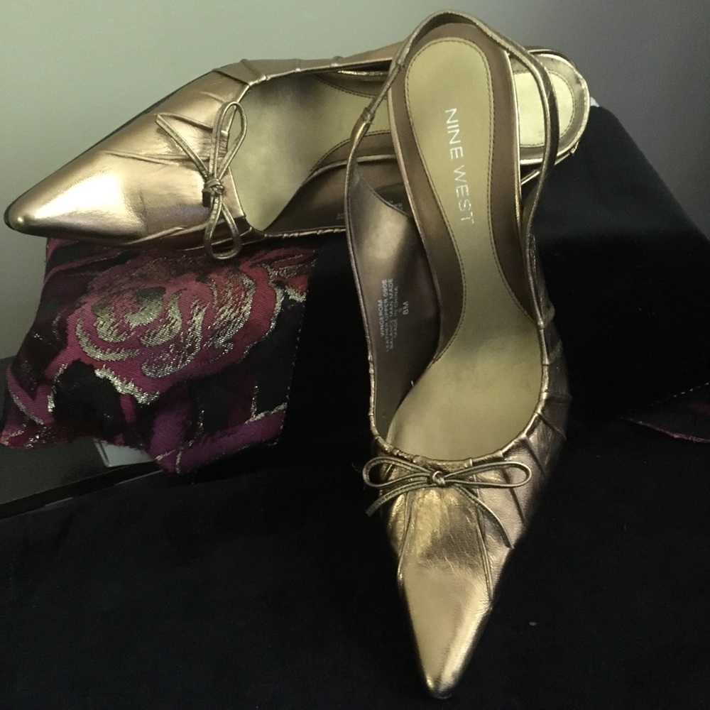 Vintage “Nine West” Gold Sling-Back Leather Heels - Picture 4 of 7